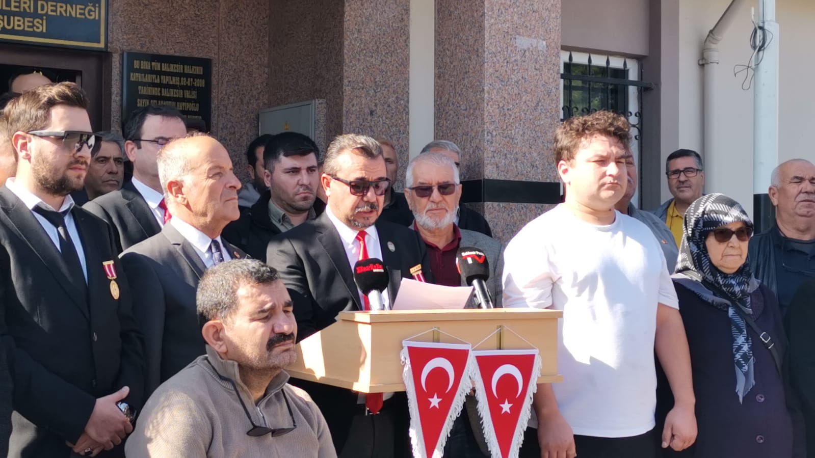 ŞEHİTLERİMİZİN KEMİKLERİNİ SIZLATMAYIN