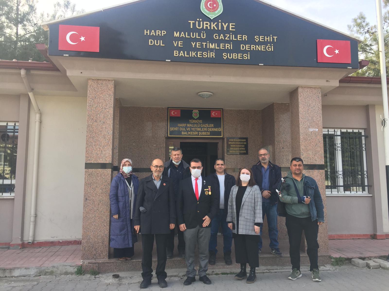 T.C Aile ve Sosyal Hizmetler Bakanlığı Balıkesir İl Müdürümüz Sayın Hatice Dost Derneğimizi Ziyaret etmişlerdir.