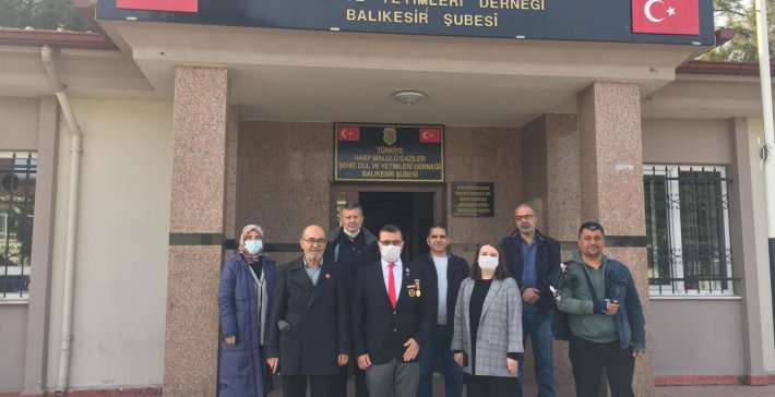 T.C Aile ve Sosyal Hizmetler Bakanlığı Balıkesir İl Müdürümüz Sayın Hatice Dost Derneğimizi Ziyaret etmişlerdir.